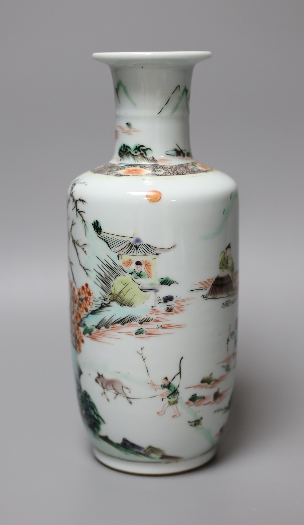 A Chinese famille verte figural rouleau vase, 22cm tall